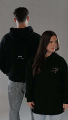 Pärchenhoddie Nasib, oversize Partner-Hoodies in Schwarz, für Paare mit Herzdesign und Logo.